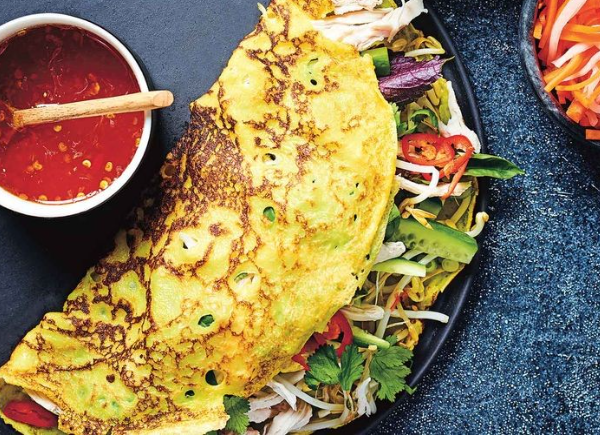 Vietnamese crispy pancake (Banh xeo)