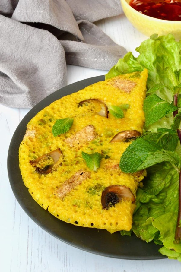 Vietnamese crispy pancake (Bánh xèo)