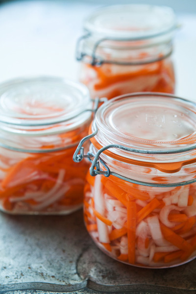 Vietnamese daikon and carrot pickles