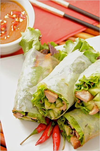 Vietnamese fresh spring rolls (Goi cuon) with hoisin peanut dipping sauce