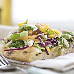 Vietnamese mango & chicken pizz'alad