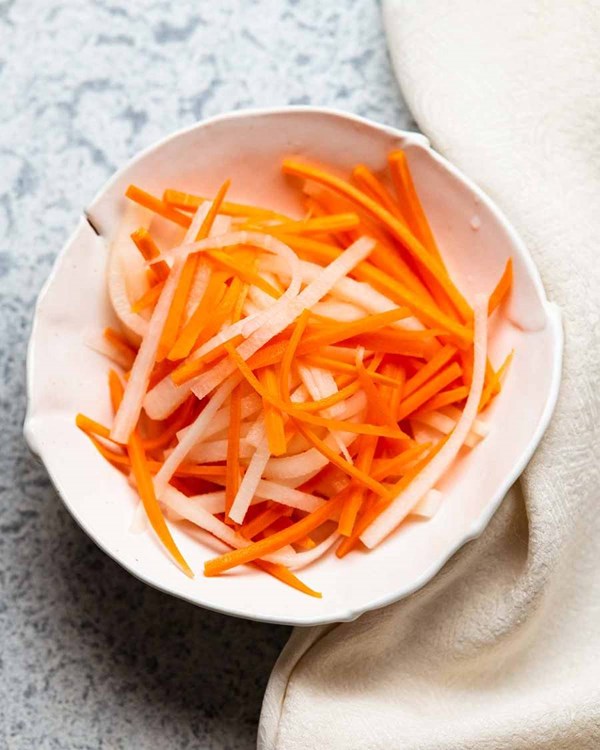 Vietnamese pickled carrots and daikon