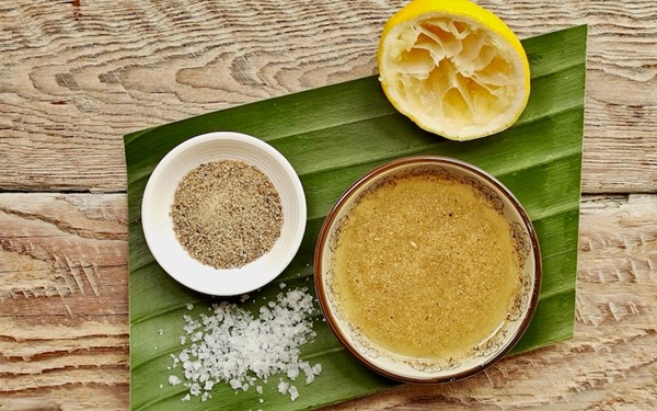 Vietnamese salt, pepper and lemon dipping sauce (Muôi tiêu chanh)