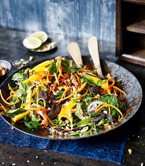Vietnamese spicy beef and mango salad