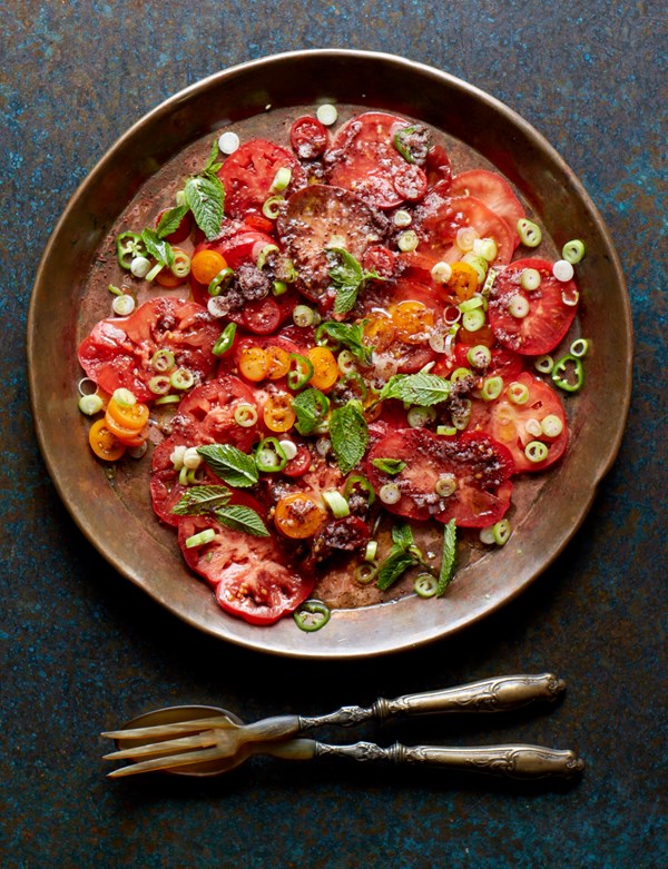 Village tomato salad (Salatete banadoura)