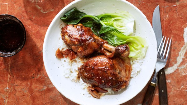 Vinegar-and-garlic-braised chicken