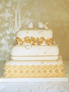 Vintage glamour wedding cake