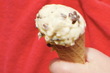 Violet crumble cheesecake cones