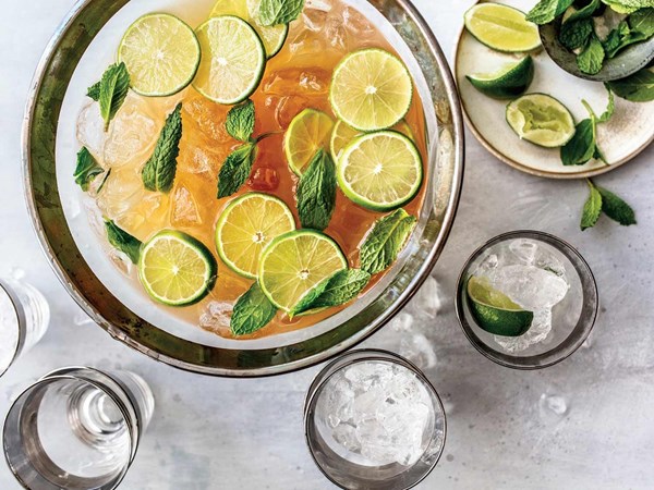 Vodka, mint tea, and Amaro cocktail (L'Aventura punch)