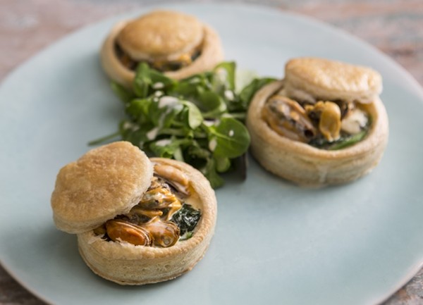 Vol-au-vents of mussel, spinach and Roquefort