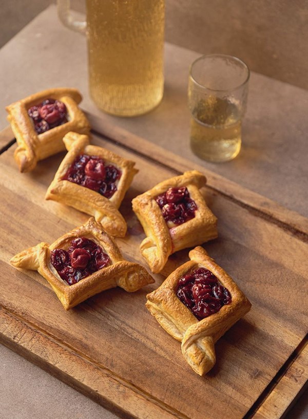 Vol-au-vents with white chocolate and hibiscus crémeux and cherry compote