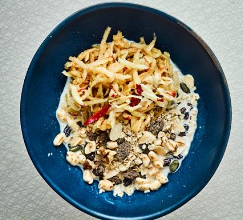 Walnut & almond muesli with apple