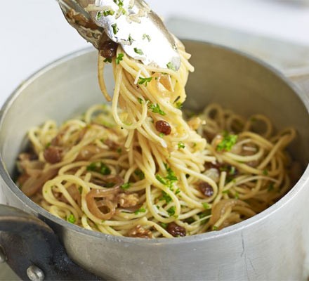 Walnut & pesto pasta