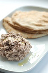 Walnut & white bean puree