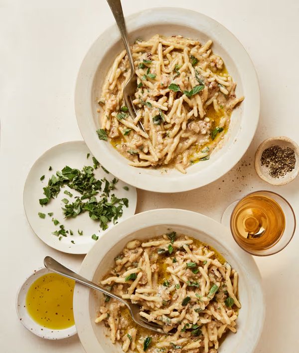 Walnut and bread pasta
