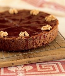 Walnut and caramel cake (Gâteau Périgourdin)