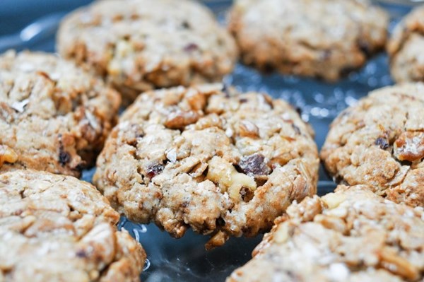 Walnut and date cookies