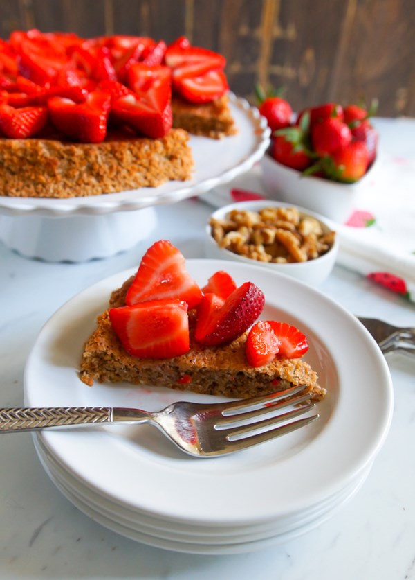  Walnut and strawberry torte