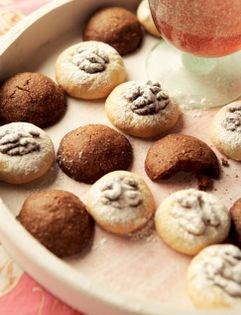 Walnut and sugar cookies