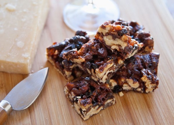 Walnut bites (Italian panpepato)
