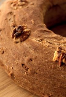 Walnut bread (Leb so orevi)