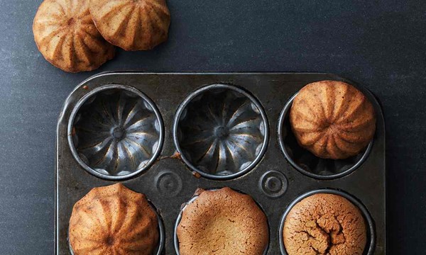 Walnut burnt butter cakes
