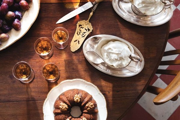Walnut cake