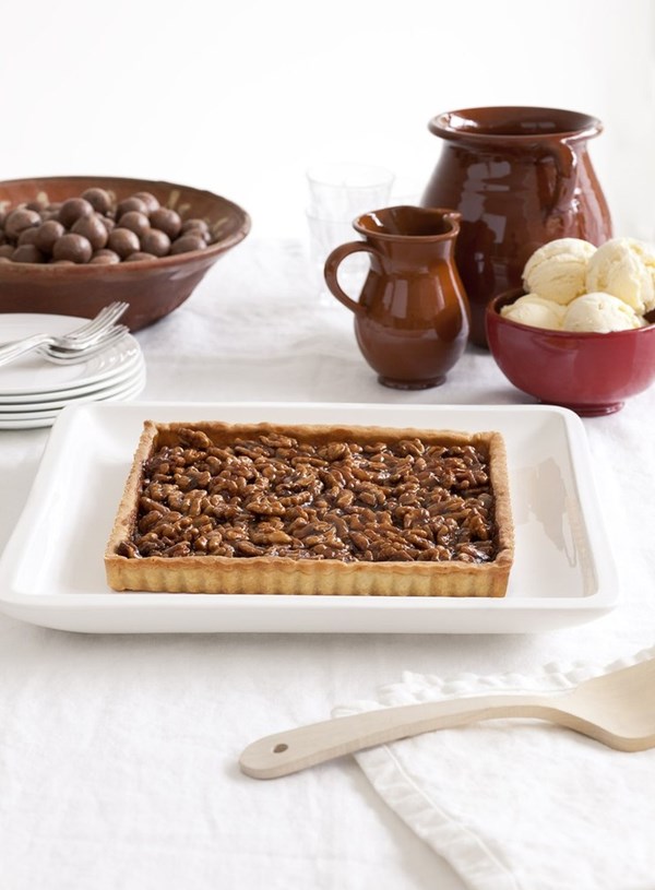 Walnut caramel tart