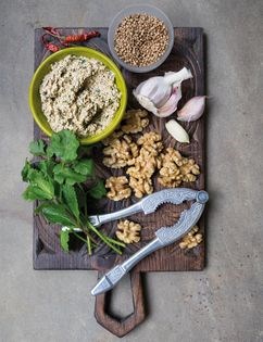 Walnut paste (Nigvzis sakmazi)