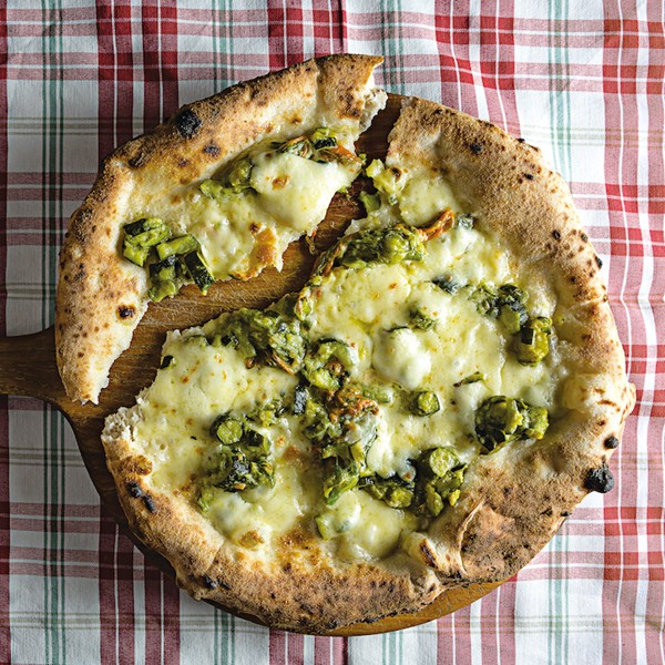 Walnut pesto and zucchini pizza (Noci e zucchini)