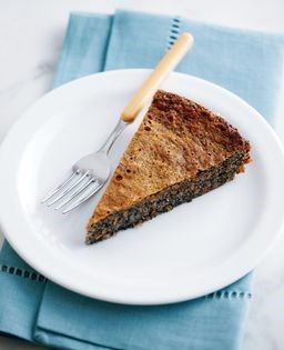 Walnut poppy seed cake