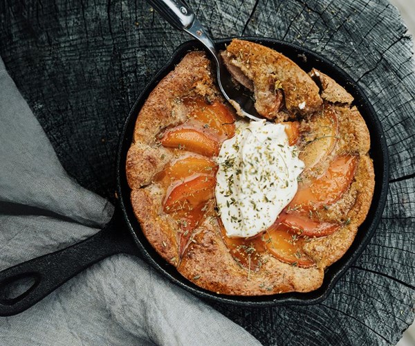 Walnut pudding with quince and fennel pollen