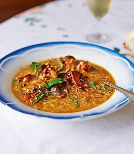 Walnut soup with mushrooms (Shechamandy)