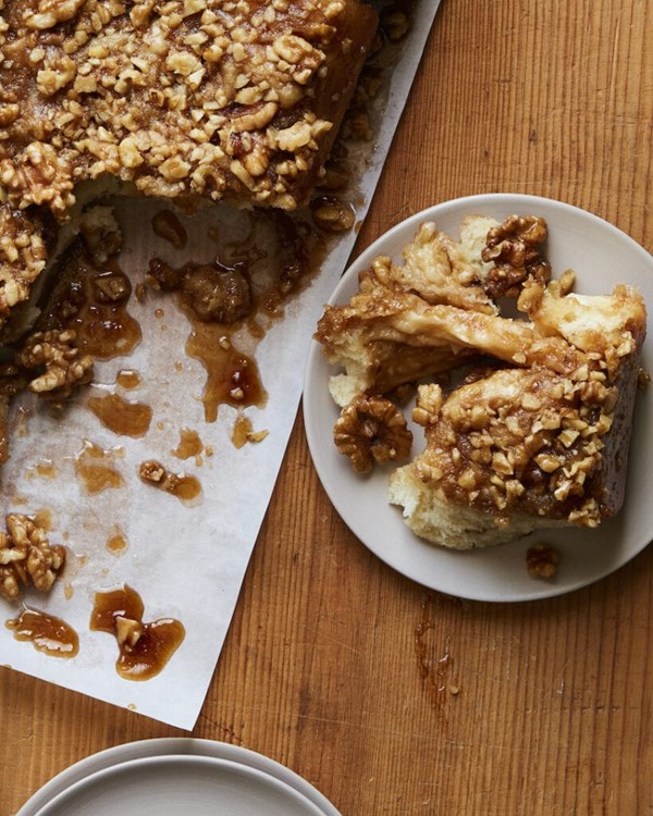 Walnut sticky buns