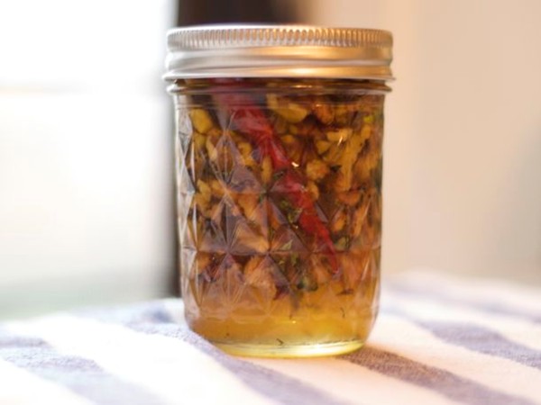 Walnut-thyme honey