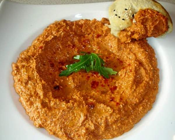 Walnuts and red pepper paste dip, muhammara (Cevizli biber)