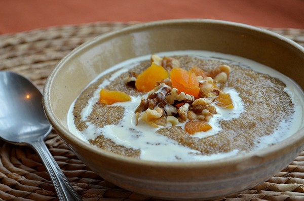 Warm amaranth with coconut and cardamom