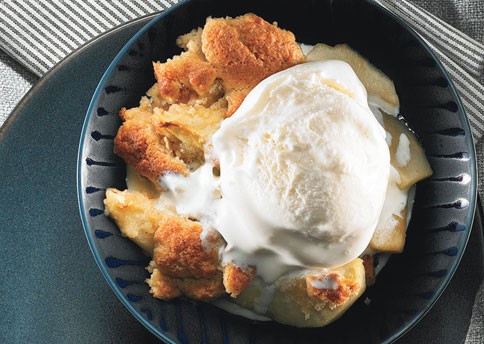 Warm apple cobbler