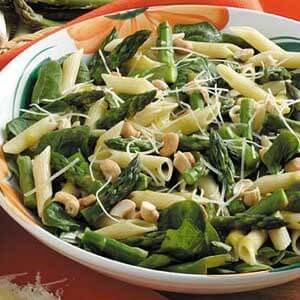 Warm asparagus spinach salad