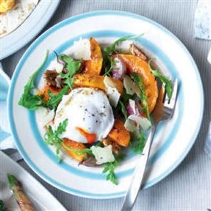 Warm autumn salad with walnuts and poached egg