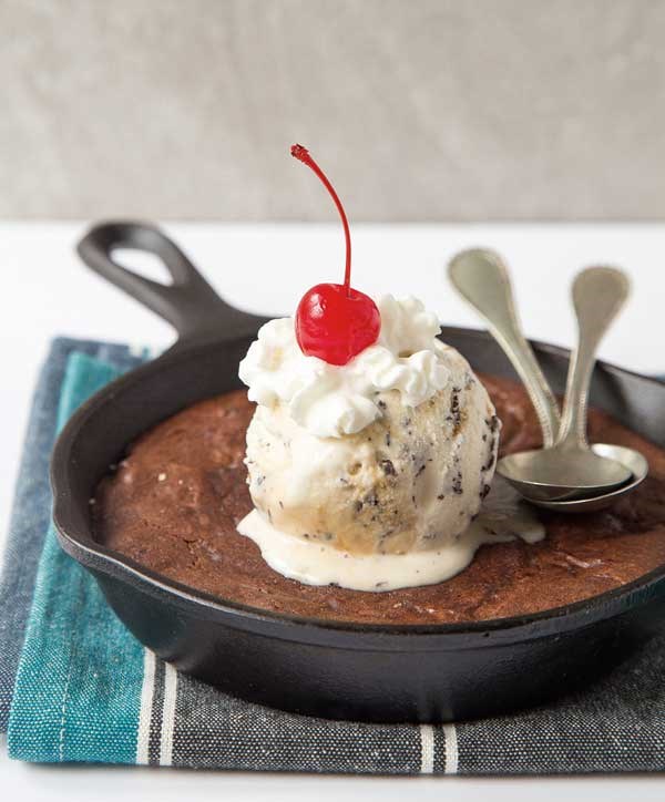 Warm brownie sundae