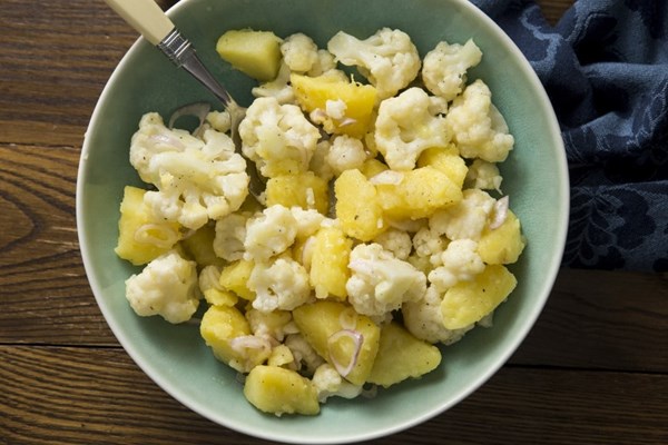 Warm cauliflower salad with shallots