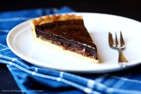 Warm chocolate and banana tart