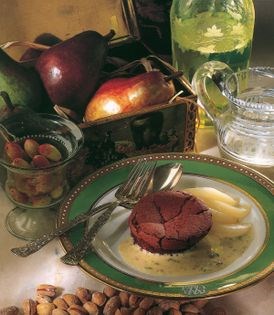 Warm chocolate desserts with pistachio cream
