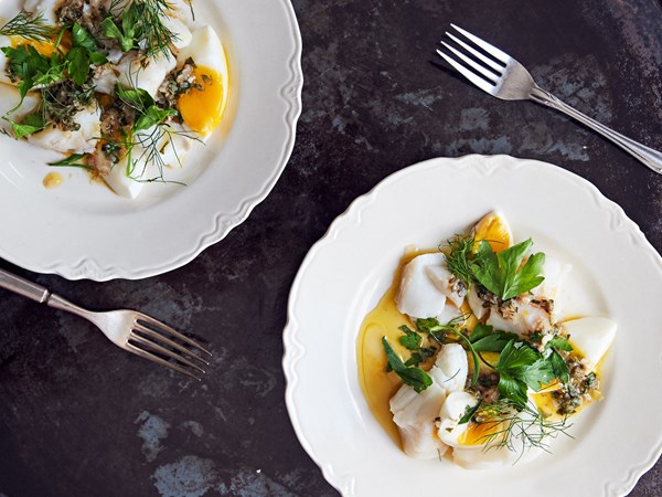 Warm cod salad with tarragon sauce and boiled eggs