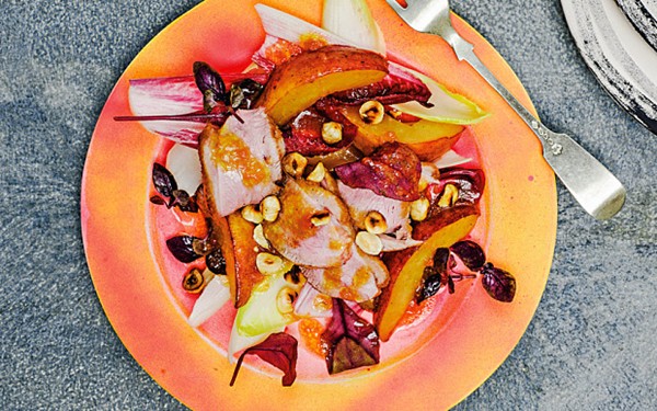 Warm duck salad with pears and quince dressing