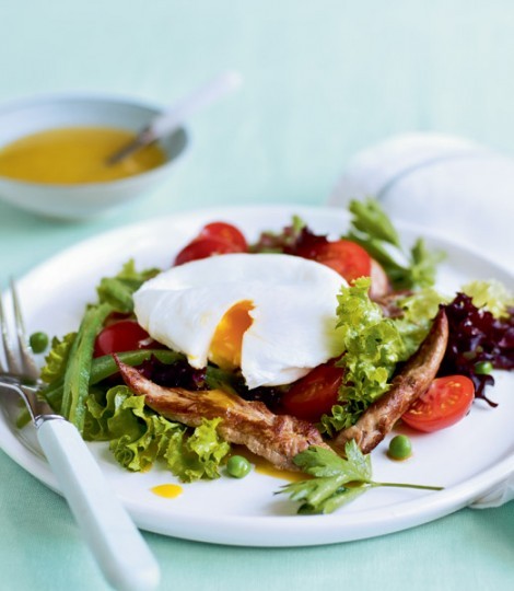 Warm duck salad with poached egg