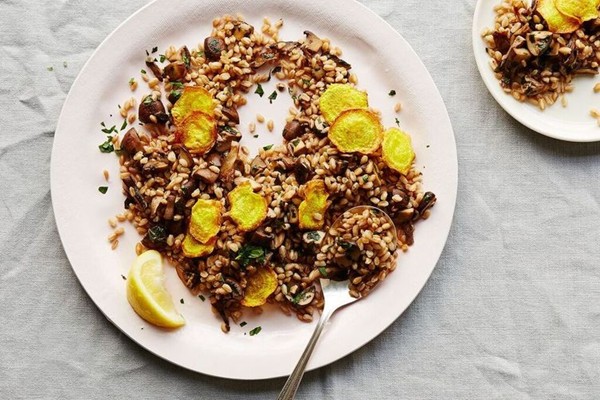 Warm farro with mushrooms and crispy beets