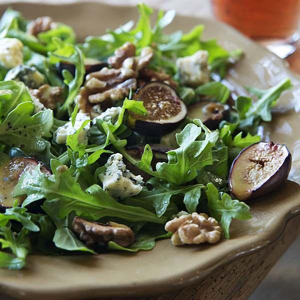 Warm fig and arugula salad