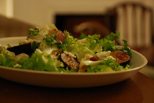 Warm fig and blue cheese salad